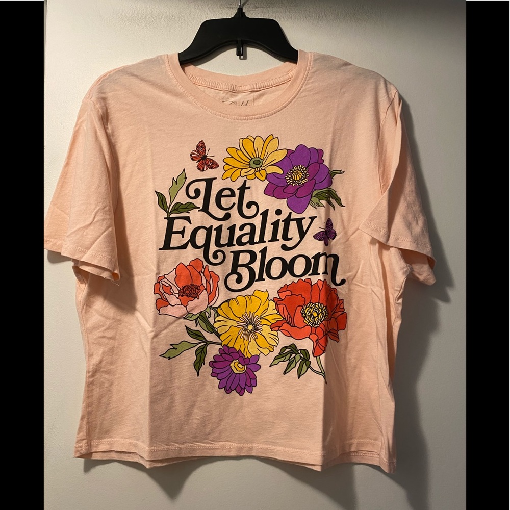🆕 New Let Equality Bloom graphic tee - medium